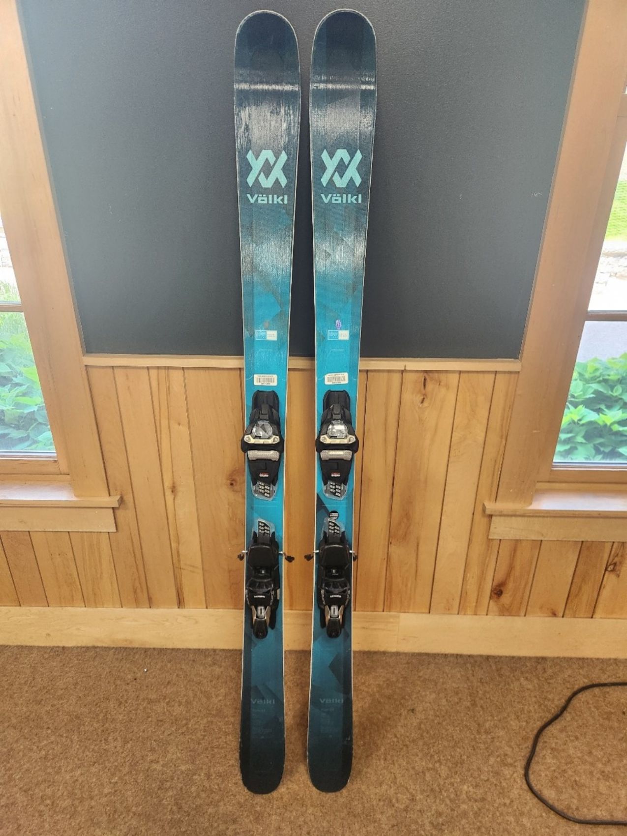 Picture of 23/24 Volkl Yumi 84 With Marker Squire TCx Demo Bindings